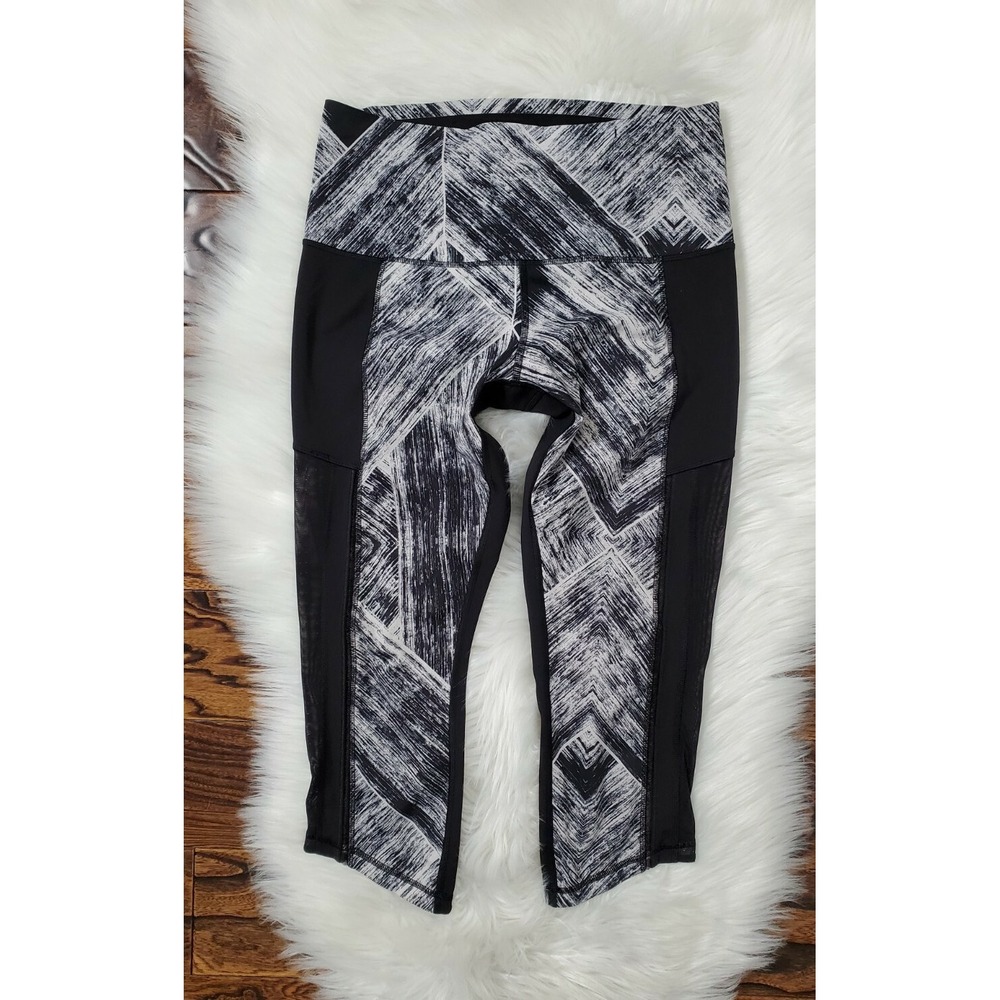 Lululemon Hot To Street Crop Mesh 21" Inseam Size 10 Heat Wave white /Black
